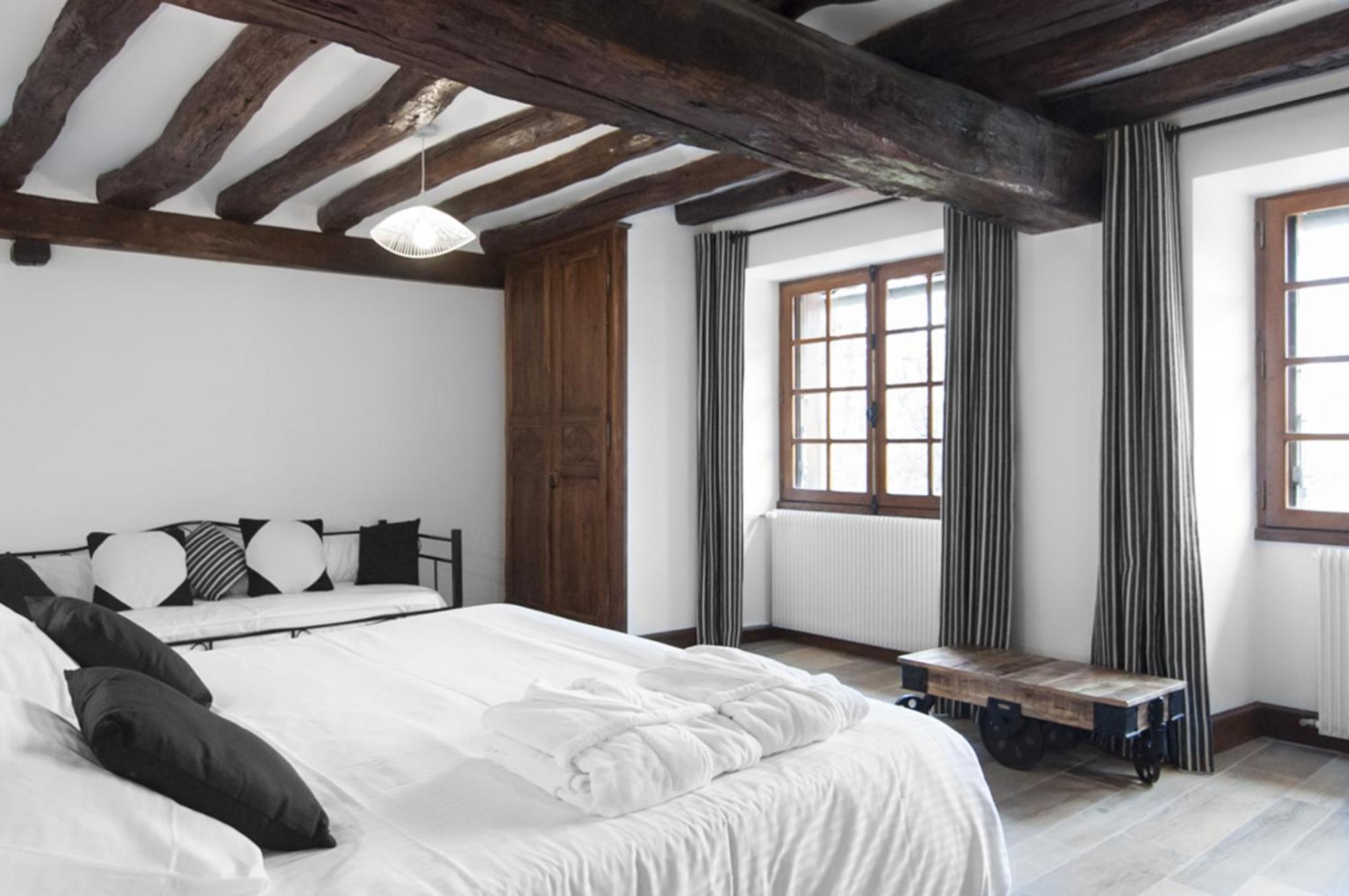Jardin Des Sens, La Rente D'Eguilly Bed & Breakfast Екстериор снимка