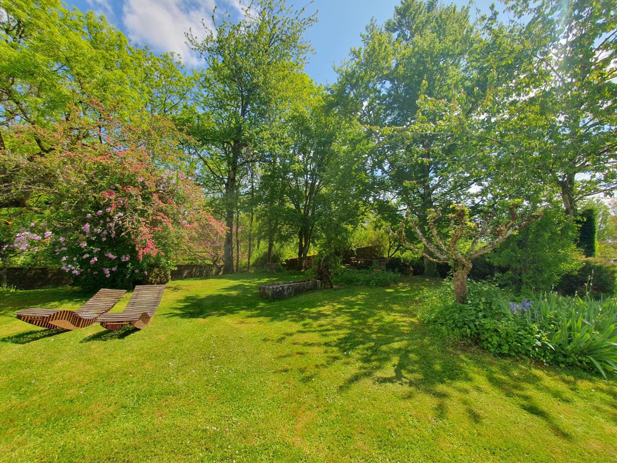 Jardin Des Sens, La Rente D'Eguilly Bed & Breakfast Екстериор снимка